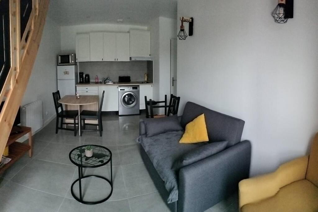 Maison - Log 2 - Dry Luaran gambar