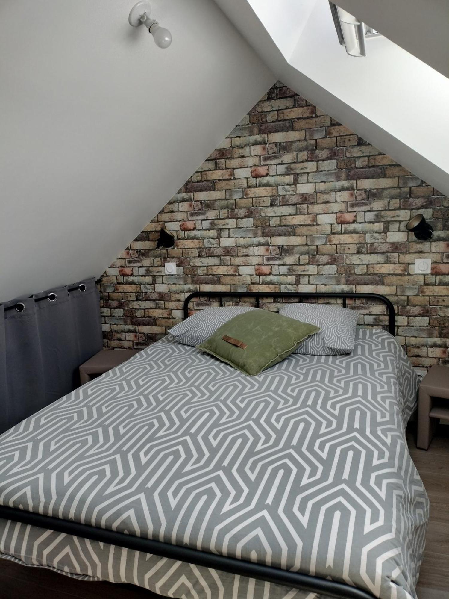 Maison - Log 2 - Dry Luaran gambar